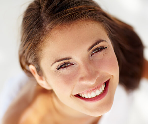 Woman-smiling-from-ear-to-ear