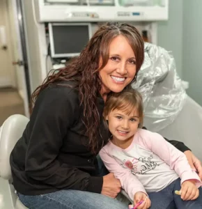 Bremerton assistant work with a little girl, Safe Harbor Smiles - Emergency Dentist